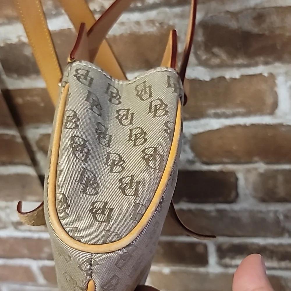 Dooney Bourke bag - Picture 10 of 10